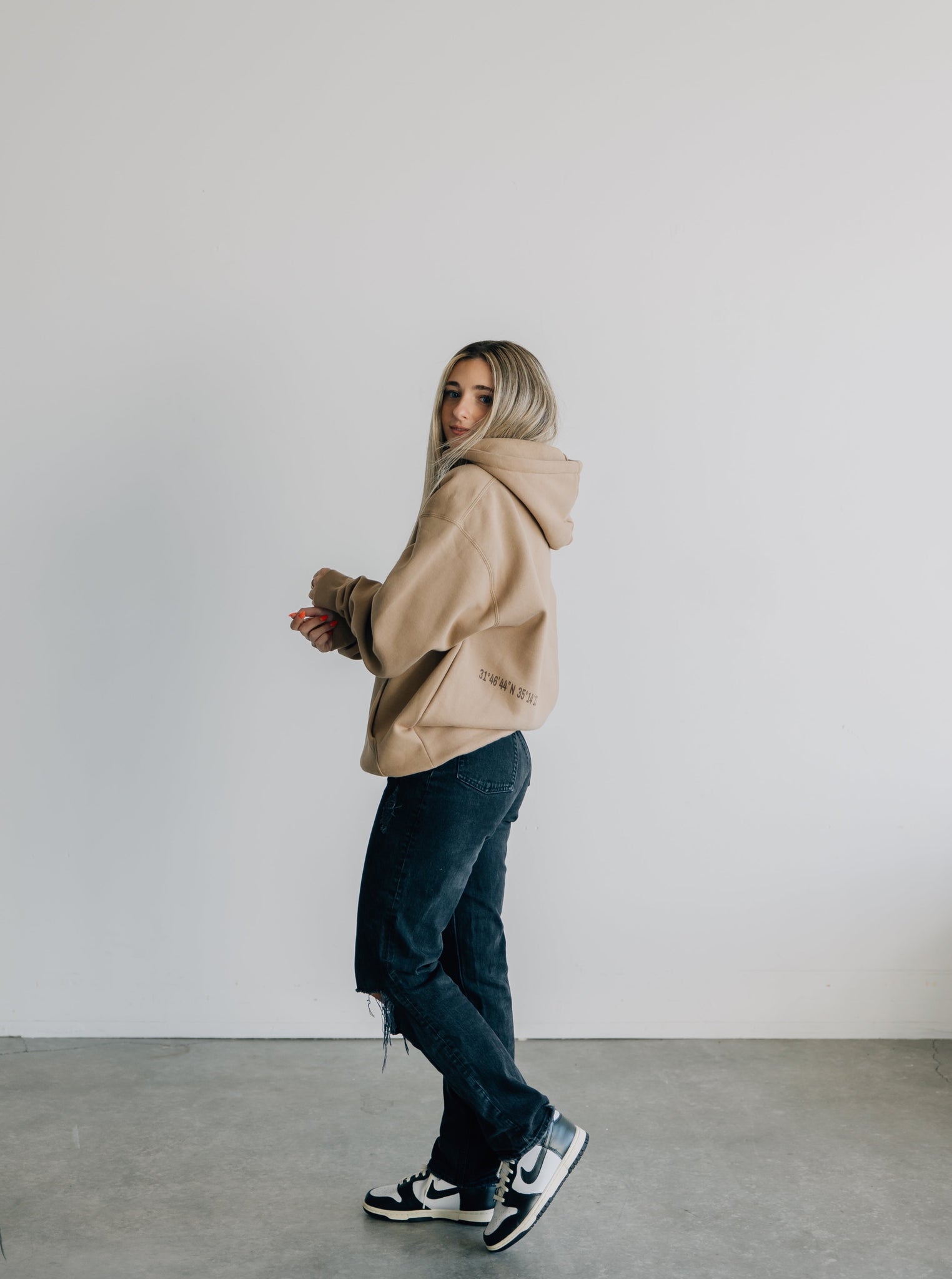Beige sales hoodie outfit